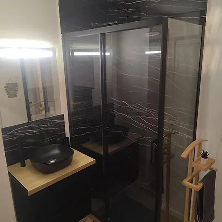 T2 Balneotherapie, Jardin, Parking, Tram, Boulodrome Apartman