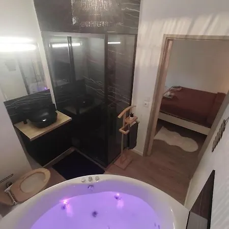 T2 Balneotherapie, Jardin, Parking, Tram, Boulodrome Apartman