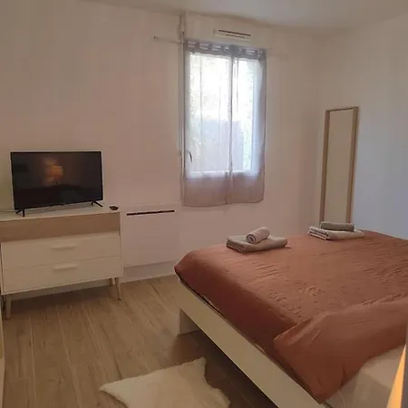 T2 Balneotherapie, Jardin, Parking, Tram, Boulodrome Apartment *