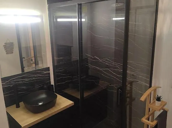 T2 Balneotherapie, Jardin, Parking, Tram, Boulodrome Apartman