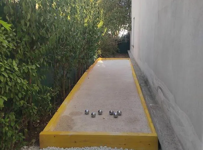 T2 Balneotherapie, Jardin, Parking, Tram, Boulodrome *